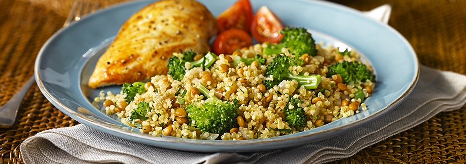 Receta fitness: Quinoa con pollo y brócoli. 