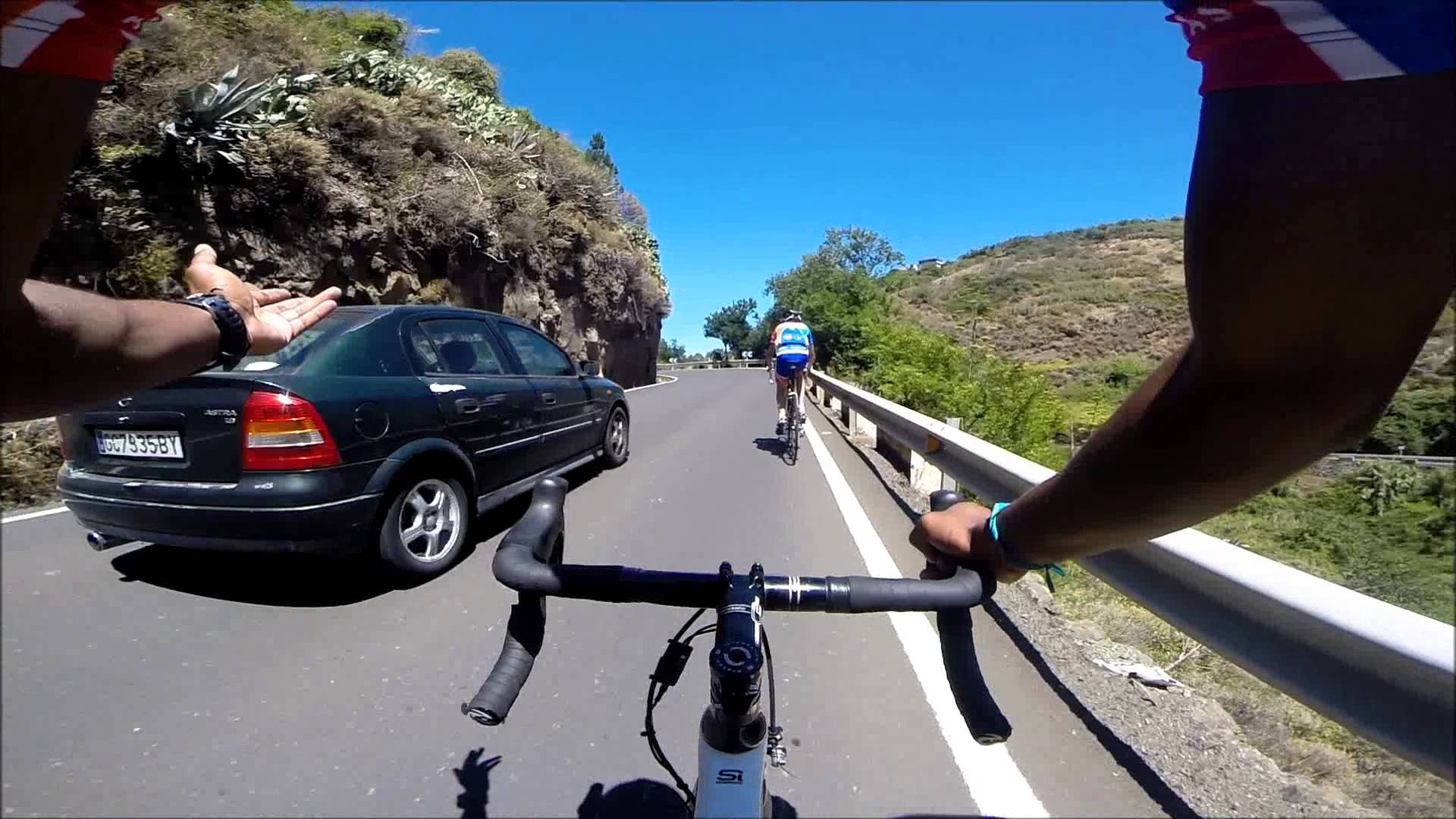 circular en bicicleta en carretera