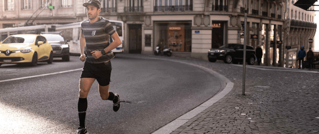 Corto Compressport Performance Hombre Negro Running